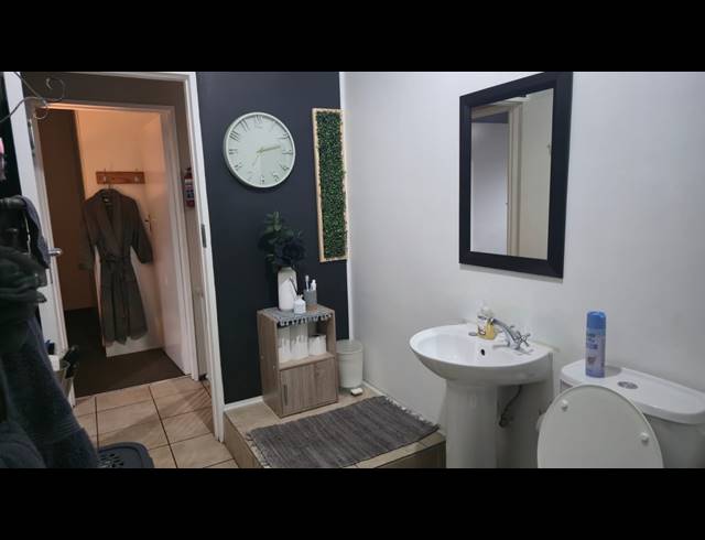 2 BEDROOM TOWNHOUSE FOR SALE IN SONNEVELD